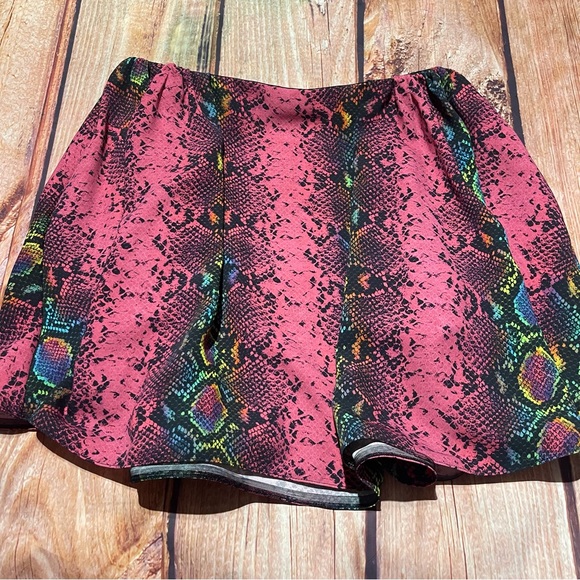 Versace Skirt Size ITALIAN 42(US 6/med)Snake print Neon Pockets Preowned - Picture 3 of 13